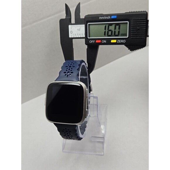 Fitbit Versa FB504 Smartwatch Heart Rate Bluetooth Activity Tracker W Charger - Picture 6 of 11